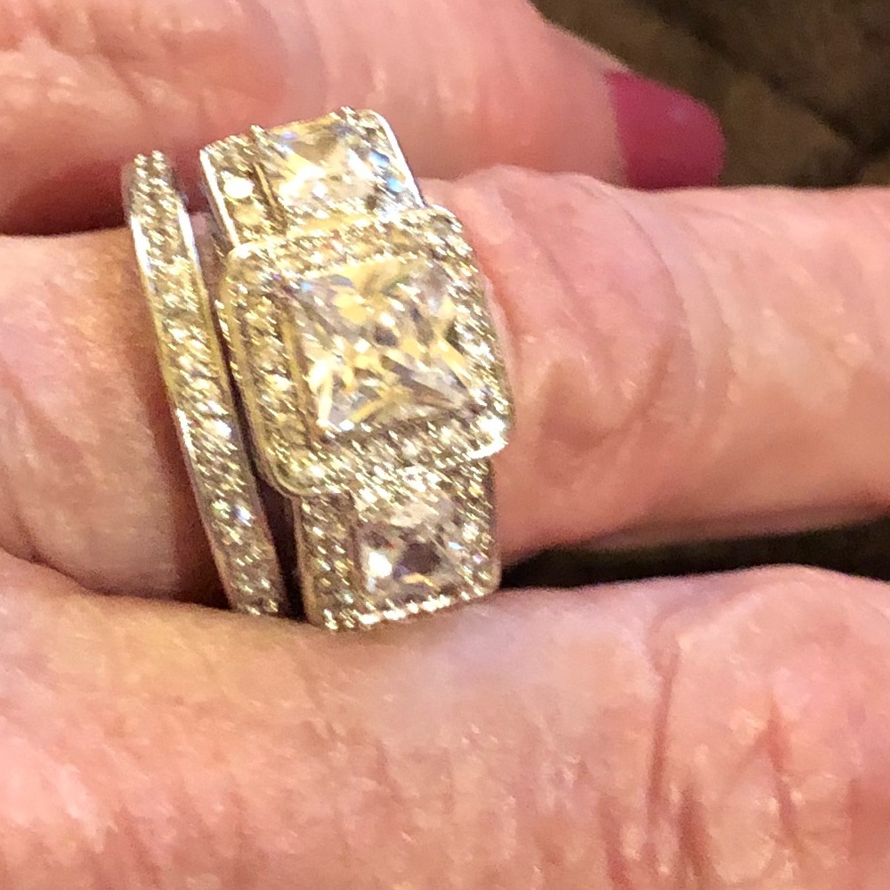 4 ct total weight Princess Halo Ring with band sz6 - Picture 4 of 4
